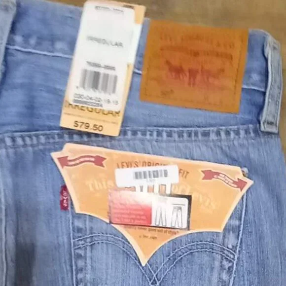 The LEVI 501® Button Fly Distressed Cropped Jean - Picture 6 of 7